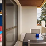 Sunny Getaway In Apartment *