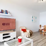 Sunny Getaway In Apartamento