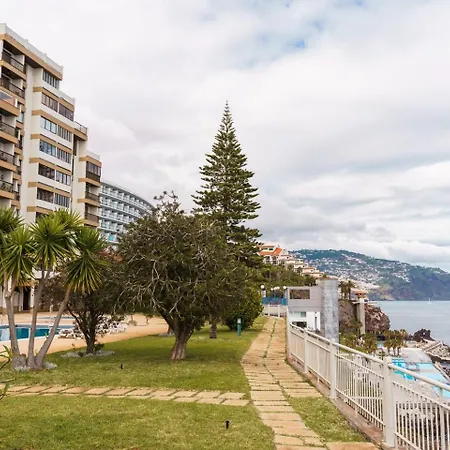 Апартаменты Sunny Getaway In