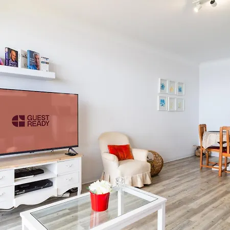 Sunny Getaway In شقة