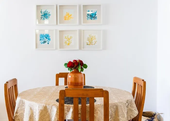 Sunny Getaway In Апартаменты