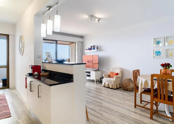 Апартаменты Sunny Getaway In *