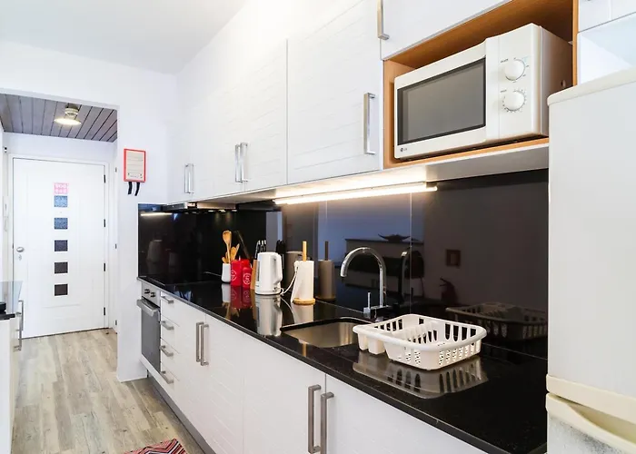 Апартаменты Sunny Getaway In Фуншал